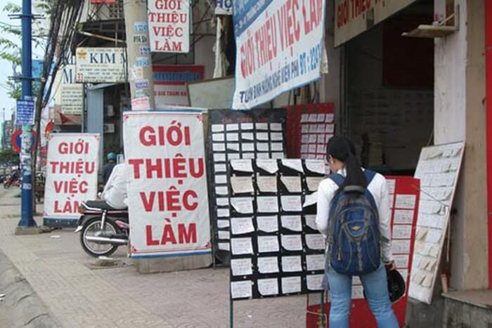 Các group tuyển dụng đại trà hoặc những trung tâm ven đường chưa bao giờ giúp sinh viên yên tâm tìm việc cả.