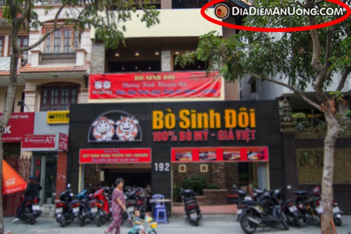 Không nên chọn hình có ghi nguồn bên trong